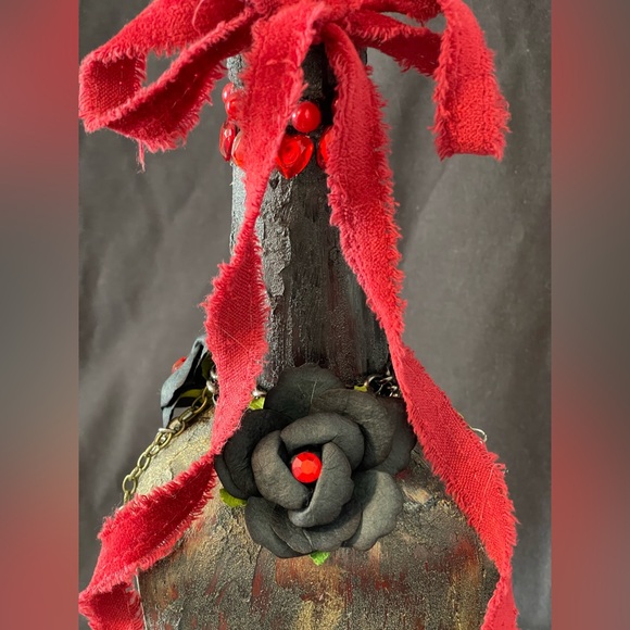 Queen of Hearts Mixed Media Decorative Bottle Art Piece - Picture 6 of 9